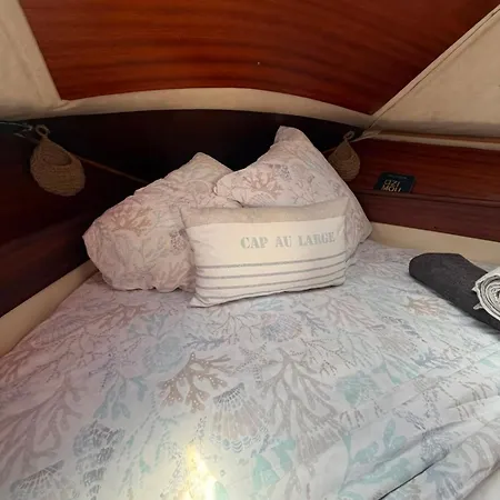 Nuit Insolite à Bord D'un Voilier Botel